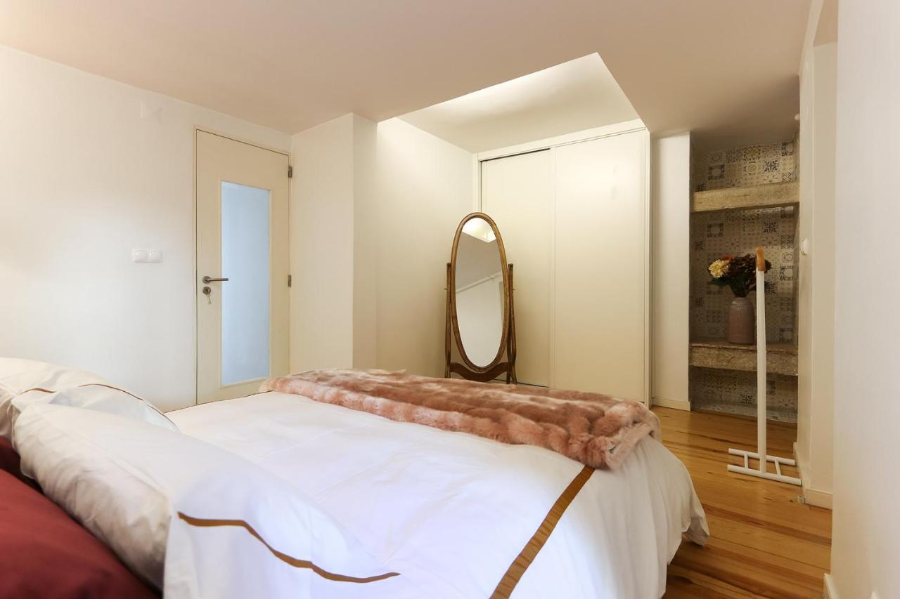 Charming And Stylish Downtown Apt In XIX Century Building Lisbon Exterior photo