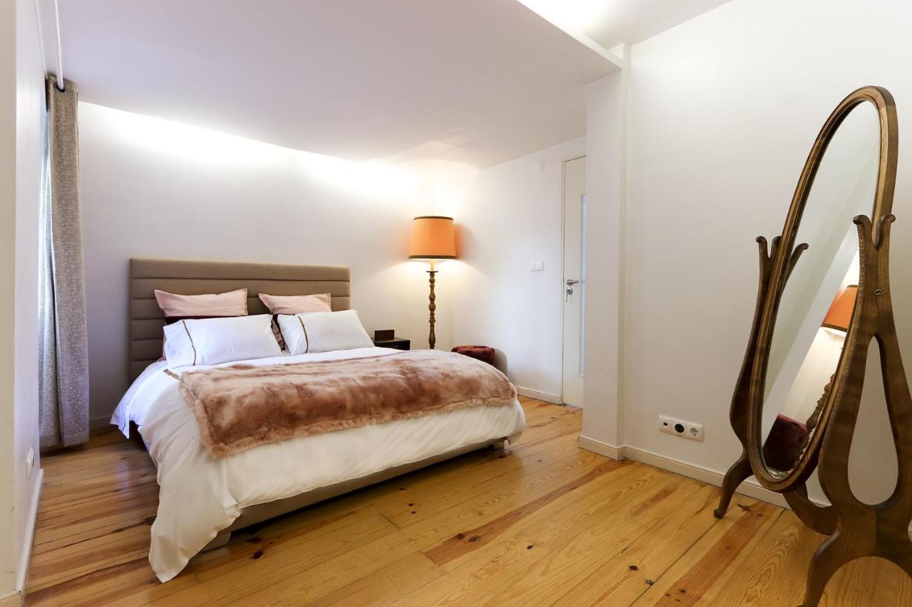 Charming And Stylish Downtown Apt In XIX Century Building Lisbon Exterior photo