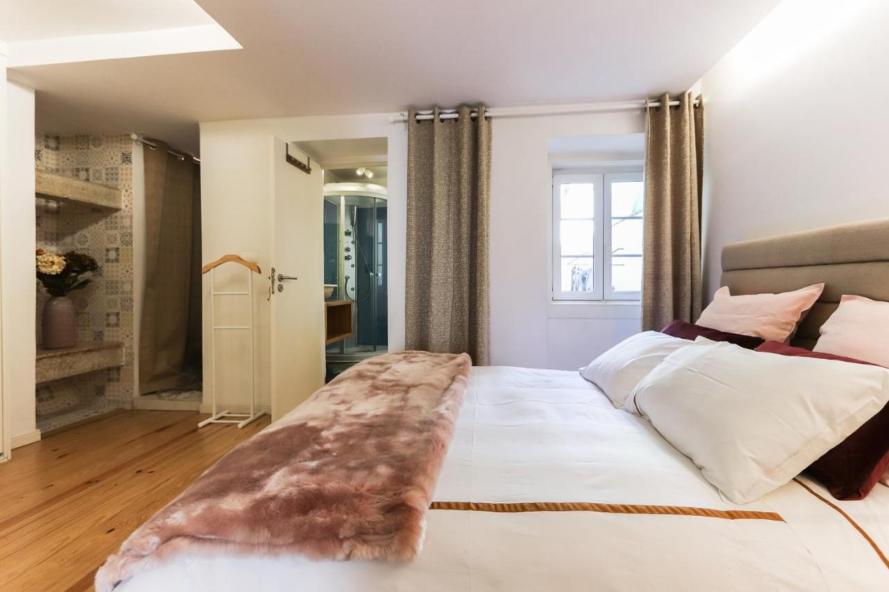 Charming And Stylish Downtown Apt In XIX Century Building Lisbon Exterior photo