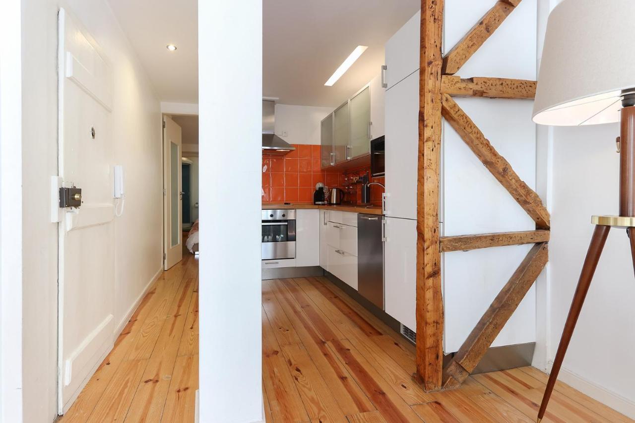 Charming And Stylish Downtown Apt In XIX Century Building Lisbon Exterior photo