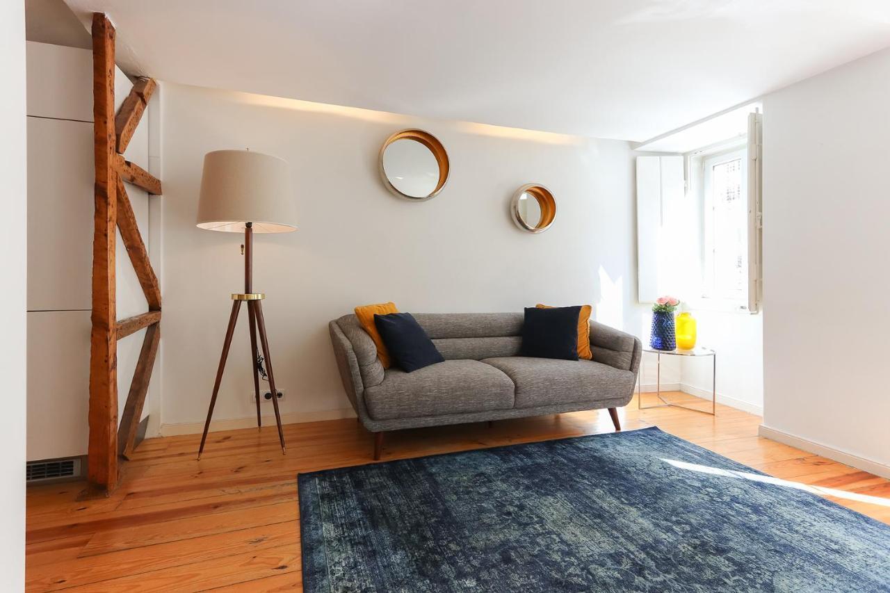 Charming And Stylish Downtown Apt In XIX Century Building Lisbon Exterior photo