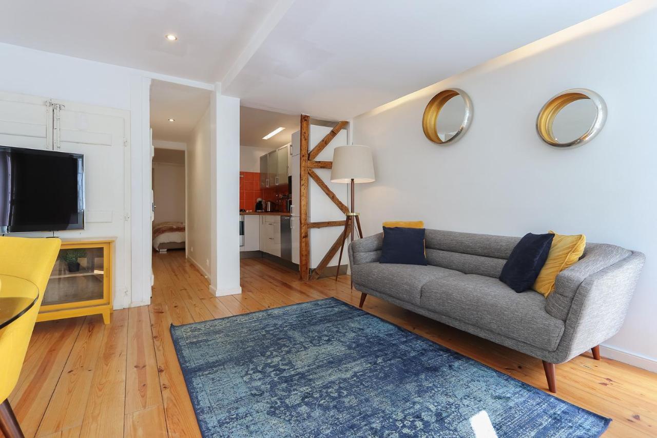 Charming And Stylish Downtown Apt In XIX Century Building Lisbon Exterior photo