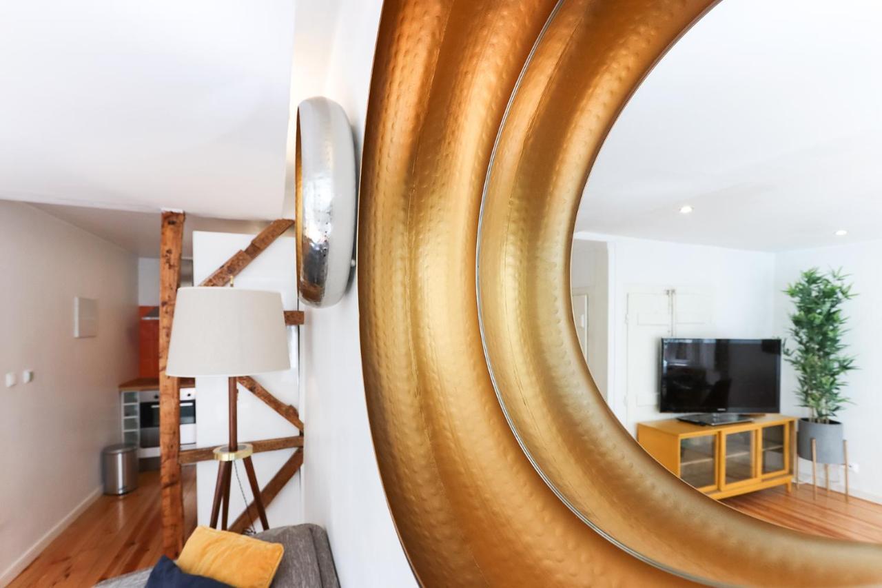 Charming And Stylish Downtown Apt In XIX Century Building Lisbon Exterior photo