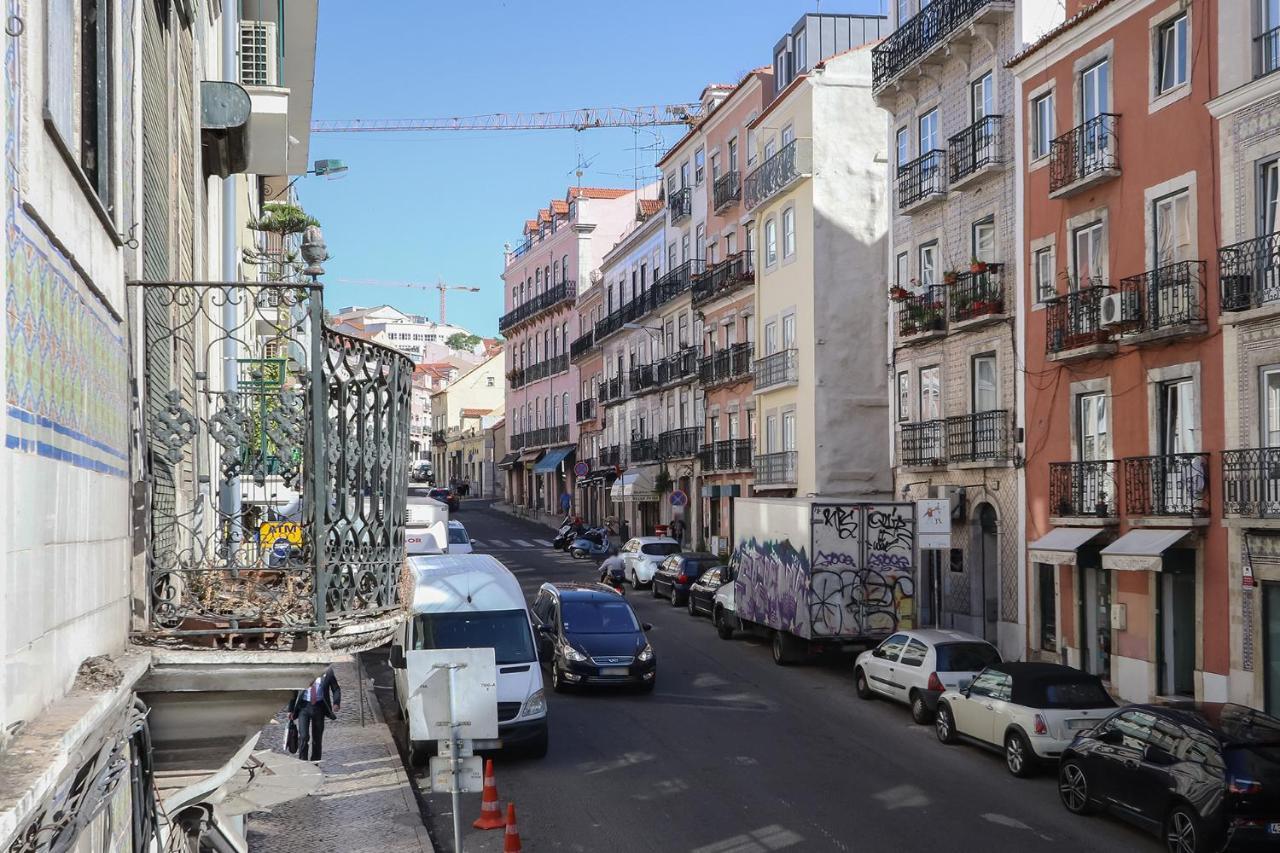 Charming And Stylish Downtown Apt In XIX Century Building Lisbon Exterior photo